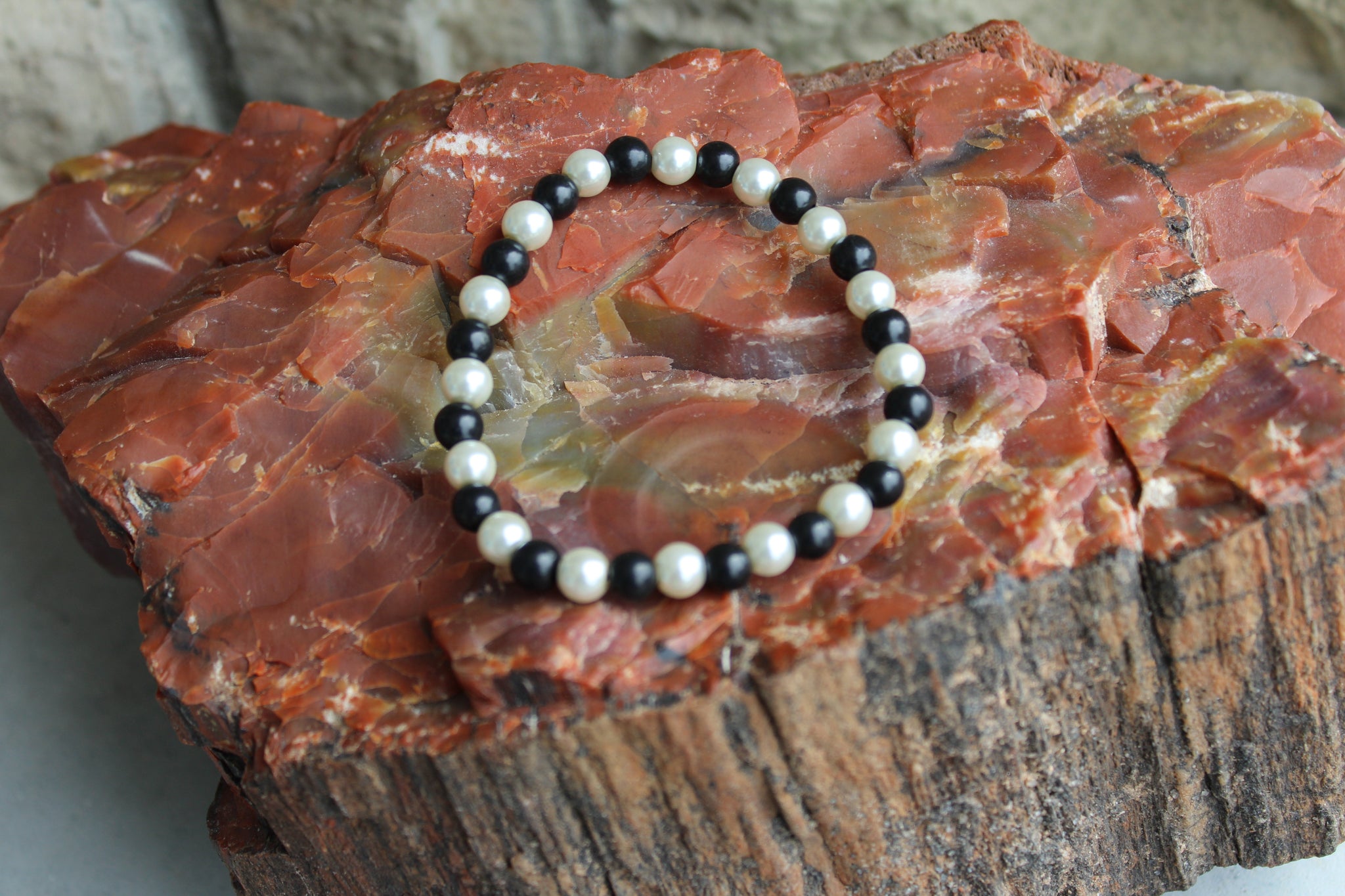 BRACELET WITH 6MM  SHUNGITE BEADS & SYNT. PEARL BEADS